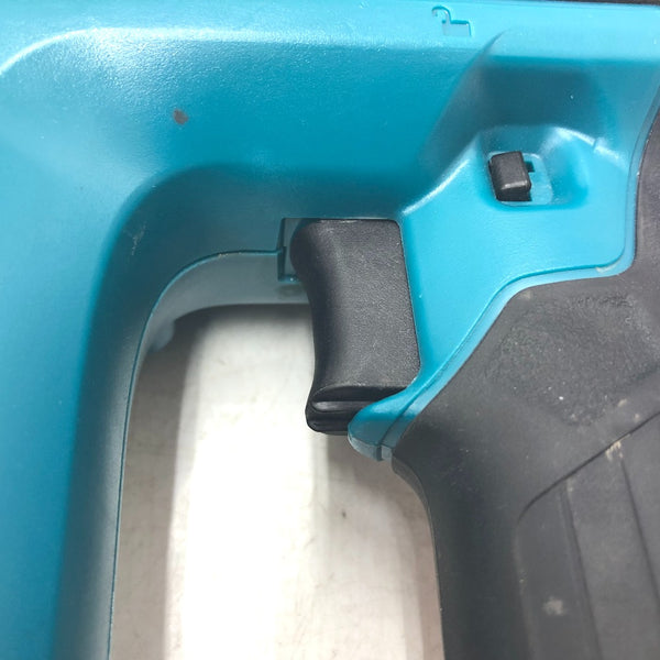 makita マキタ 18V対応 10×25mm 充電式タッカ J線ステープル専用 本体のみ ケース付 ST121DZK 中古