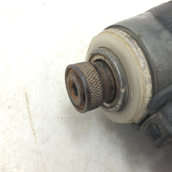 充電式インパクトドライバ