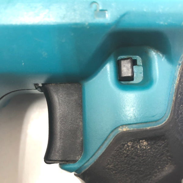 makita マキタ 18V対応 35mm 充電式面木釘打 フィニッシュネイラ 本体のみ FN350D 中古