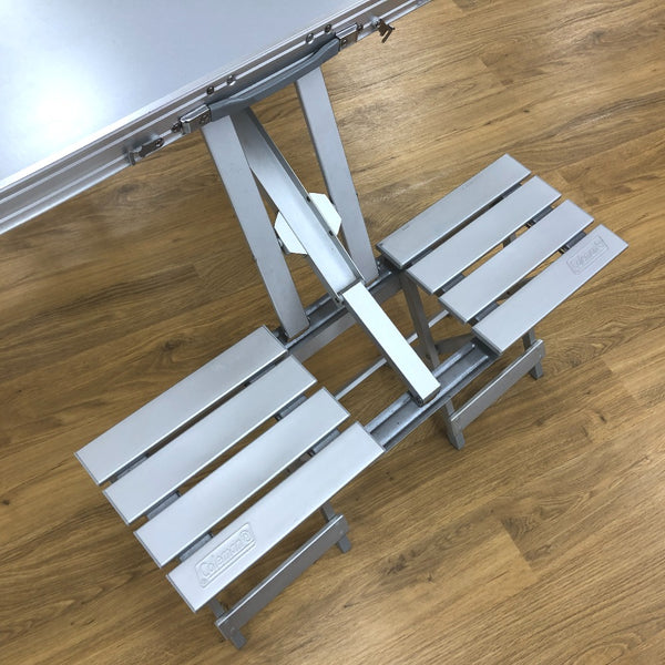 ピクニックテーブル