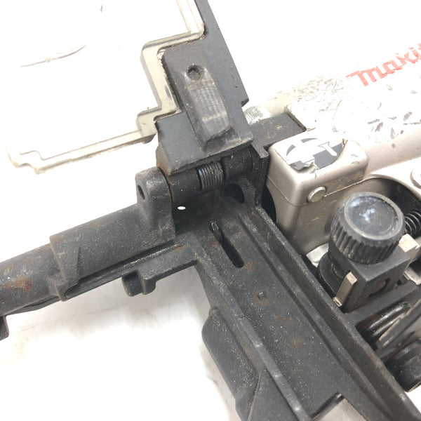 makita マキタ 38mm 常圧ポケットエア釘打機 内装用 AN302P 中古