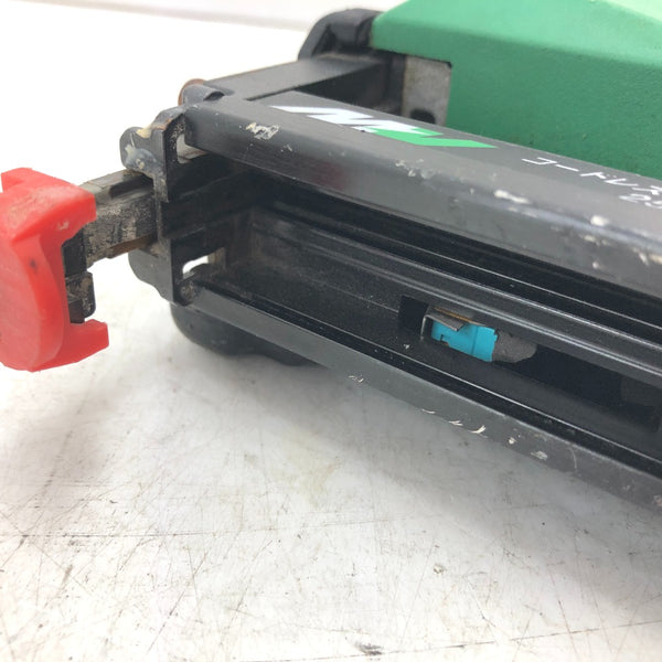 コードレスフロア用タッカ