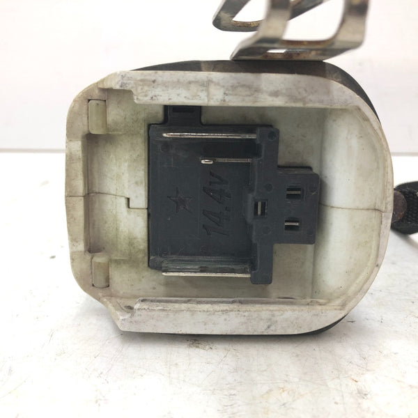 makita マキタ 14.4V 3.0Ah 充電式インパクトドライバ 白 ケース・充電器・バッテリ2個セット ライト不点灯・やや軸ブレあり 型番不明 中古